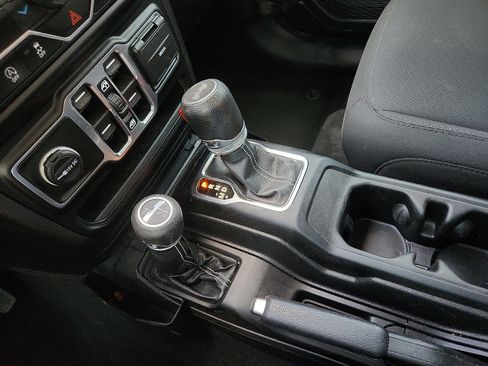 Used 2023 Jeep Wrangler Unlimited Sahara AWD/4WD image 20