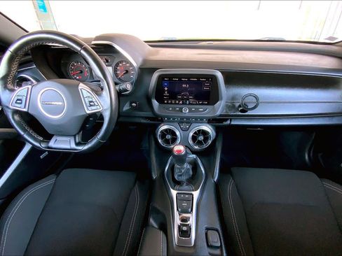 Used 2021 Chevrolet Camaro LT w/ Technology Package image 15