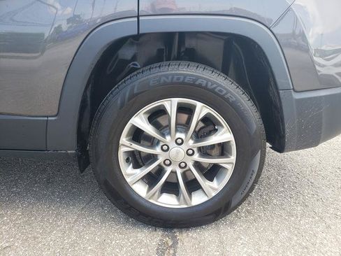Used 2019 Jeep Cherokee Latitude Plus w/ Cold Weather Group AWD/4WD image 33