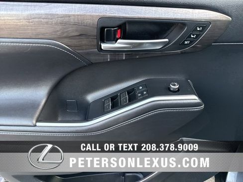 Used 2020 Toyota Highlander Limited image 23