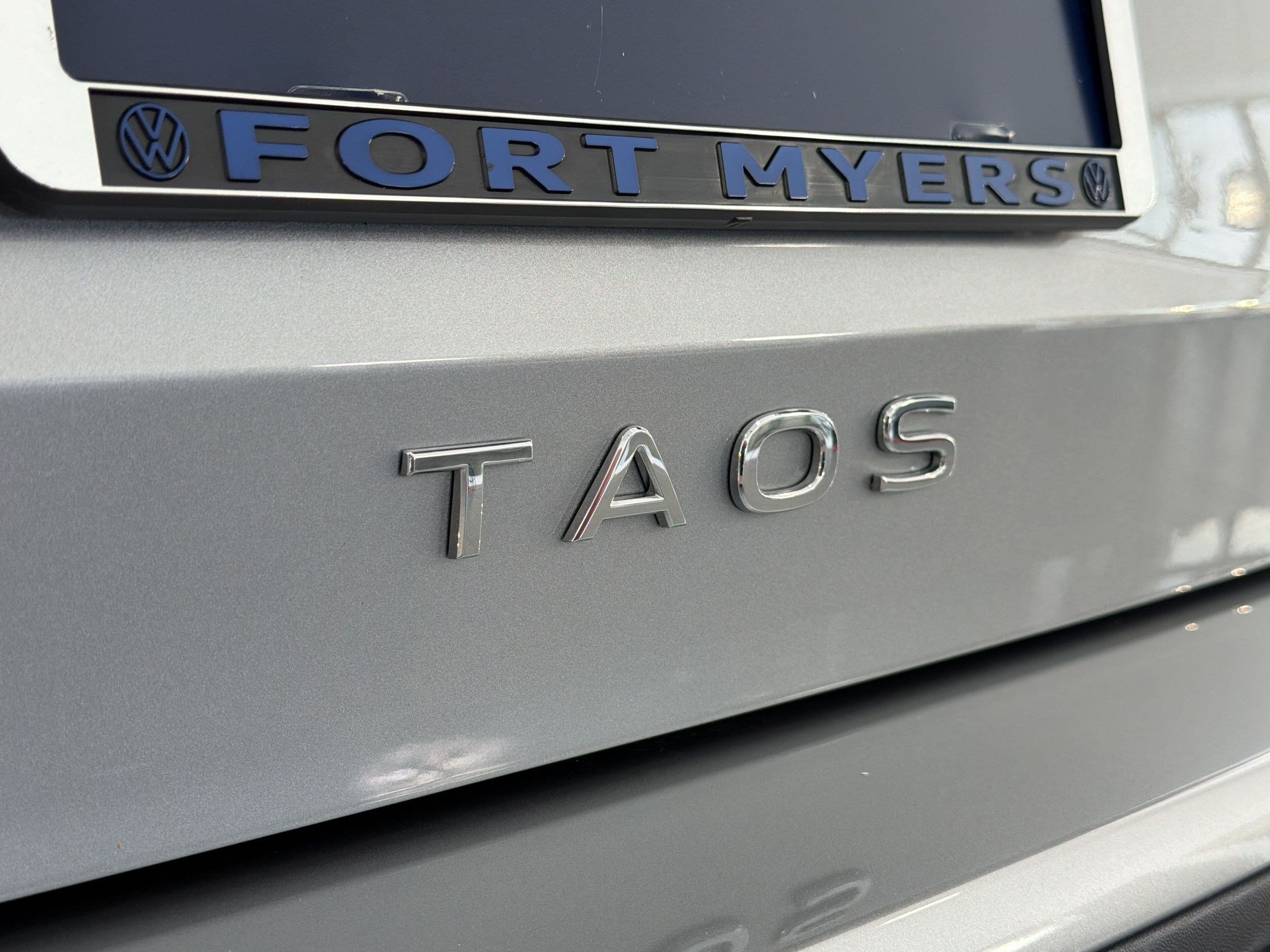 Certified 2026 Volkswagen Taos SE FWD image 33
