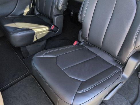 New 2026 Chrysler Pacifica Select image 11