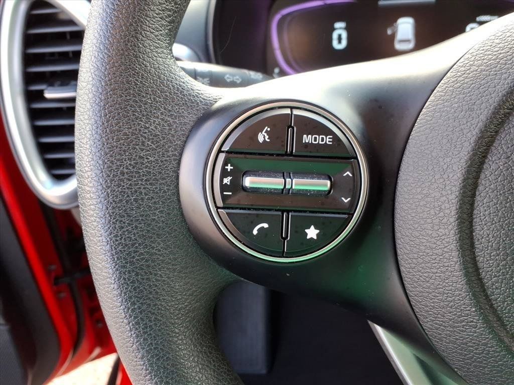 Used 2025 Kia Soul LX w/ LX Technology Package FWD image 23