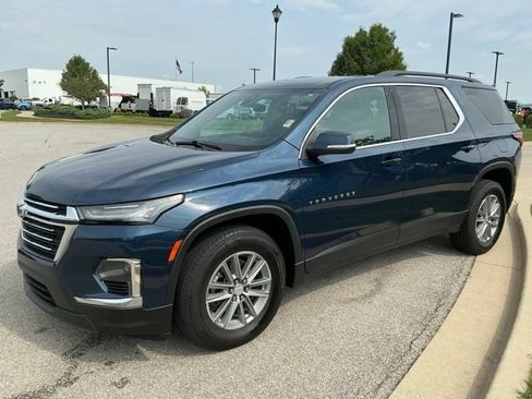 Used 2023 Chevrolet Traverse LT FWD image 3
