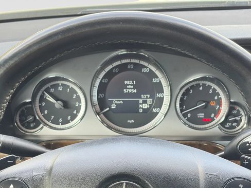 Used 2011 Mercedes-Benz E 550 4MATIC Sedan image 30