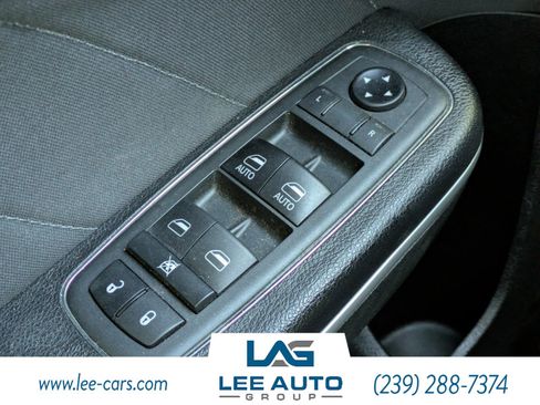 Used 2019 Dodge Charger SXT image 17