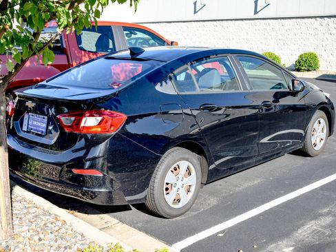 Used 2016 Chevrolet Cruze LS FWD image 4