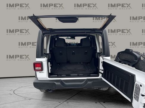 Used 2025 Jeep Wrangler Unlimited Sport AWD/4WD image 28
