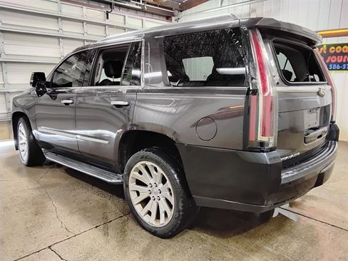 Used 2015 Cadillac Escalade Luxury image 6