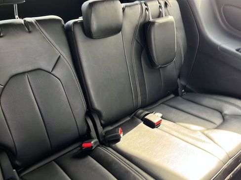 Used 2025 Chrysler Pacifica Select image 26