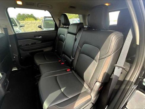 Certified 2023 Nissan Pathfinder SL image 18