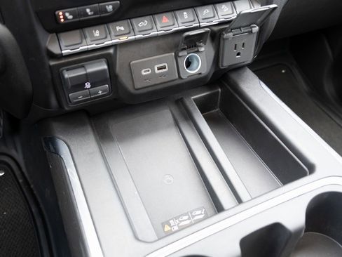 Used 2022 GMC Sierra 3500 AT4 image 5