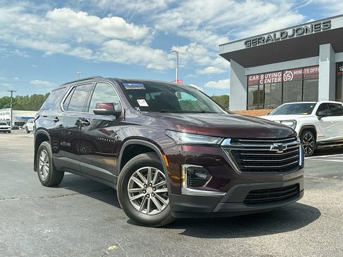 Used 2023 Chevrolet Traverse LT AWD/4WD image 2