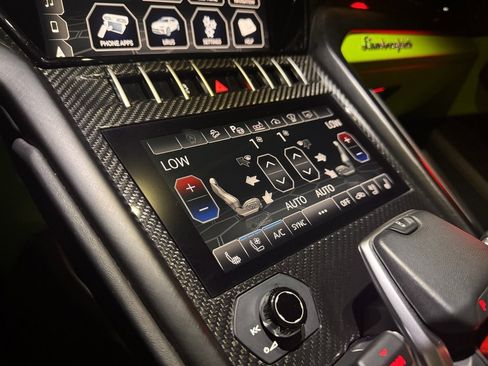 Used 2021 Lamborghini Urus image 31