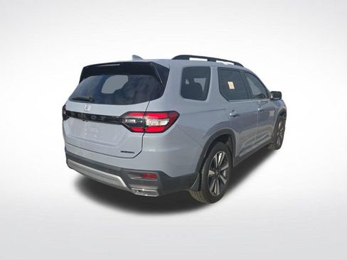 Used 2023 Honda Pilot Touring image 2