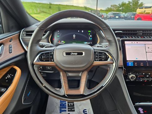 Used 2022 Jeep Grand Cherokee Summit w/ Luxury Tech Group V AWD/4WD image 19