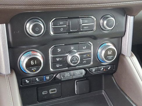 Used 2024 GMC Yukon SLT image 16