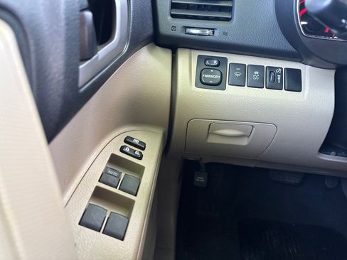 Used 2012 Toyota Highlander 4WD w/ Tech Pkg image 11