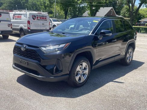 Used 2024 Toyota RAV4 XLE AWD/4WD image 11