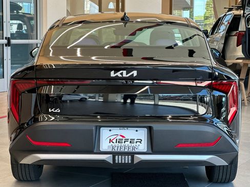 New 2026 Kia K4 LX image 4