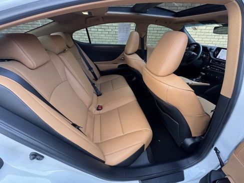Used 2025 Lexus ES 350 w/ Accessory Package (Z2) image 17