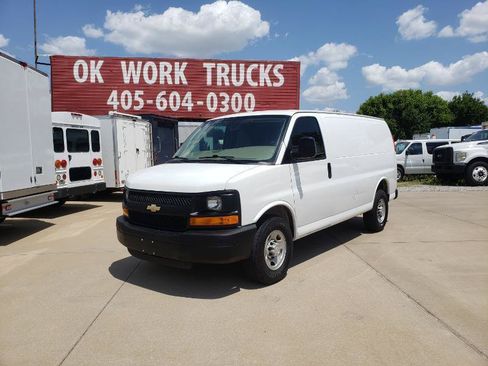 Used 2016 Chevrolet Express 2500 RWD image 3