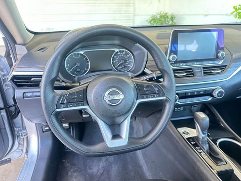 Used 2024 Nissan Altima 2.5 SV image 28