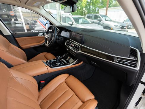 Used 2021 BMW X7 xDrive40i w/ Premium Package AWD/4WD image 23