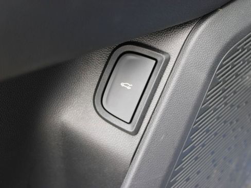 Used 2025 Chevrolet Equinox ACTIV w/ Safety and Technology Package image 58