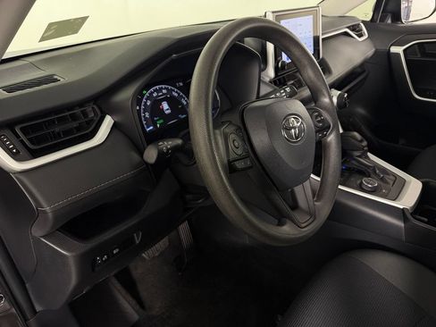 Used 2024 Toyota RAV4 LE AWD/4WD image 20