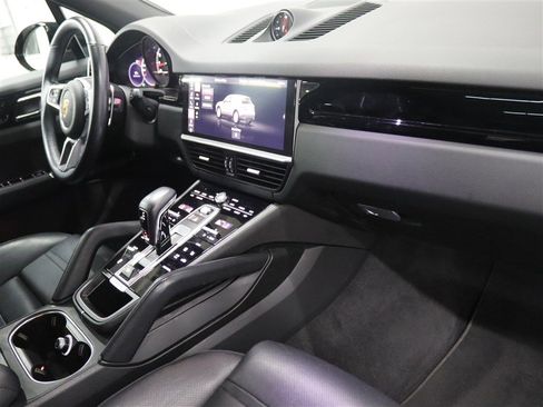 Used 2021 Porsche Cayenne AWD/4WD image 30