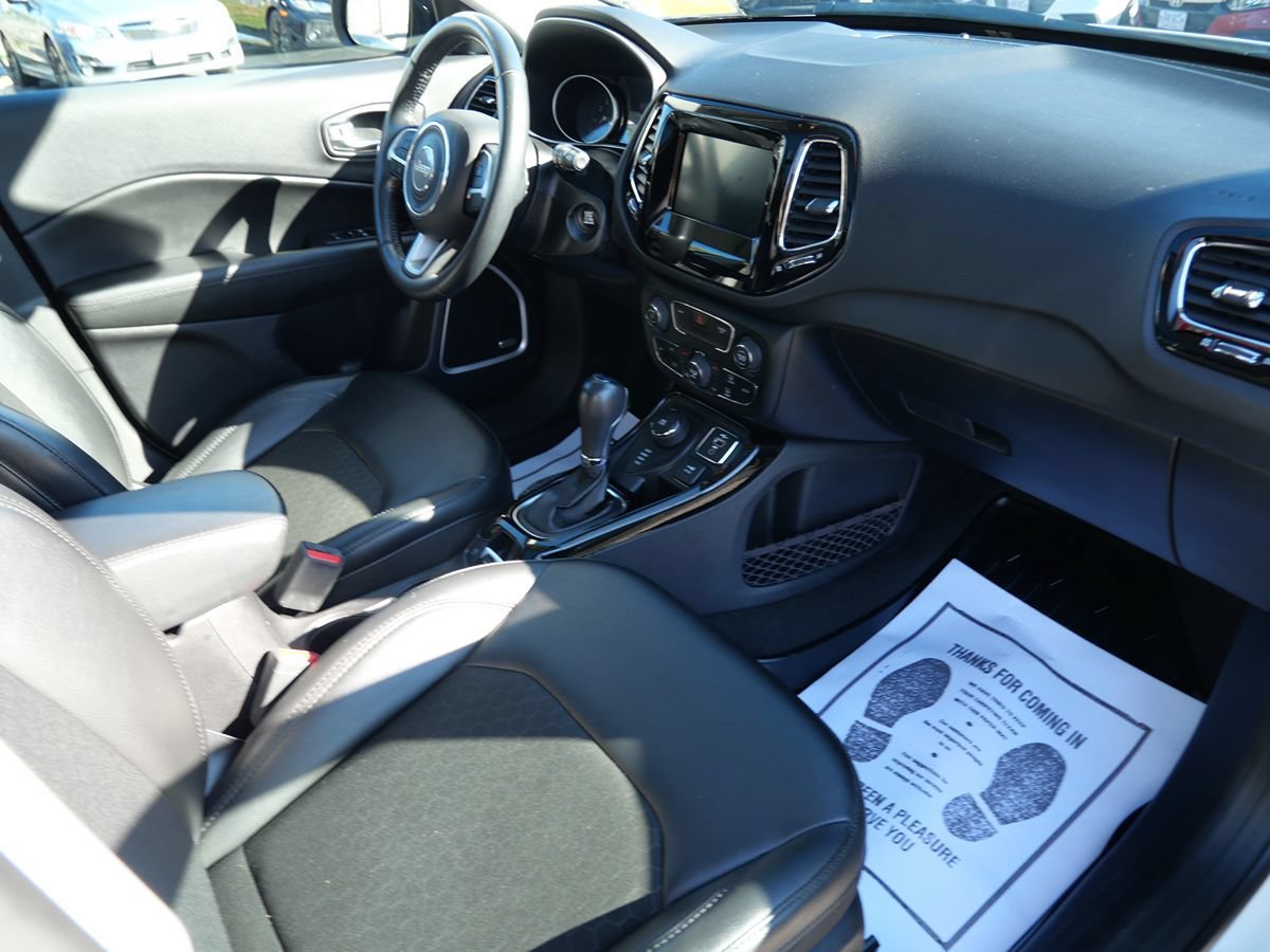 Used 2021 Jeep Compass Latitude w/ Sun and Sound Group AWD/4WD image 16