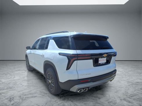 Used 2026 Chevrolet Traverse LT FWD image 5