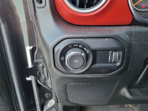 Used 2023 Jeep Wrangler Unlimited Rubicon AWD/4WD image 26