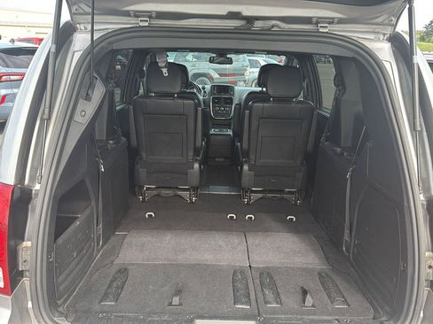 Used 2019 Dodge Grand Caravan SXT w/ Blacktop Package FWD image 16