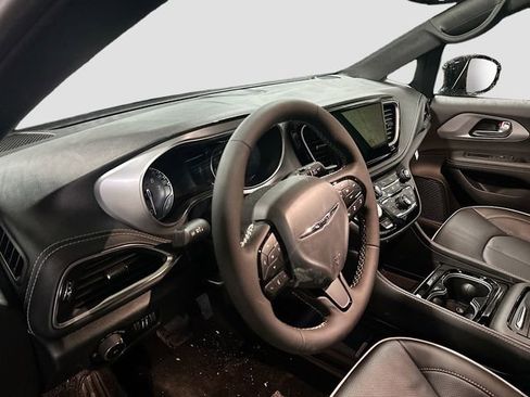 New 2026 Chrysler Pacifica Limited w/ S Appearance Package image 10