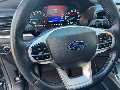 Used 2022 Ford Explorer XLT w/ Equipment Group 202A AWD/4WD image 17