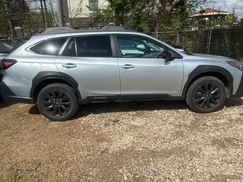 Used 2025 Subaru Outback Onyx Edition image 4