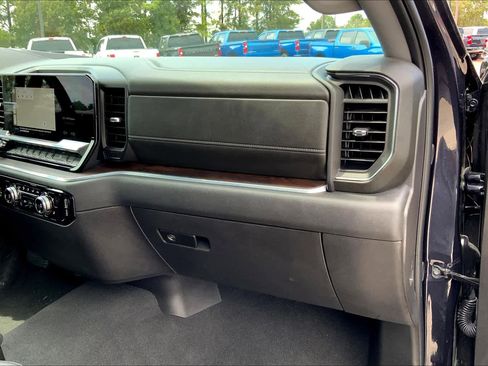 Used 2024 GMC Sierra 1500 SLT RWD image 19