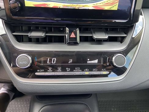 Used 2025 Toyota Corolla LE FWD image 21