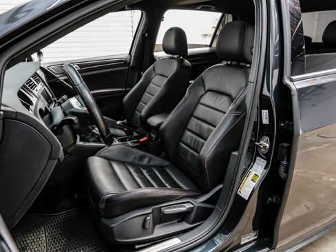 Used 2017 Volkswagen GTI SE image 32