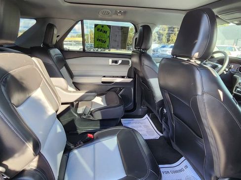 Used 2022 Ford Explorer XLT w/ Equipment Group 202A image 13