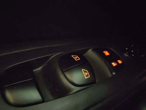 Used 2018 Nissan Pathfinder SL image 27