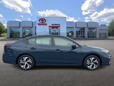 Used 2025 Subaru Legacy Premium AWD/4WD image 3