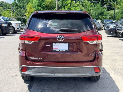 Used 2018 Toyota Highlander LE FWD image 5