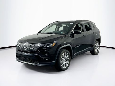 Used 2022 Jeep Compass Latitude image 1