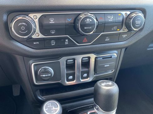 Used 2024 Jeep Wrangler Sport AWD/4WD image 27