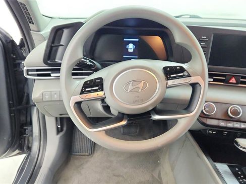 Used 2024 Hyundai Elantra SE image 31
