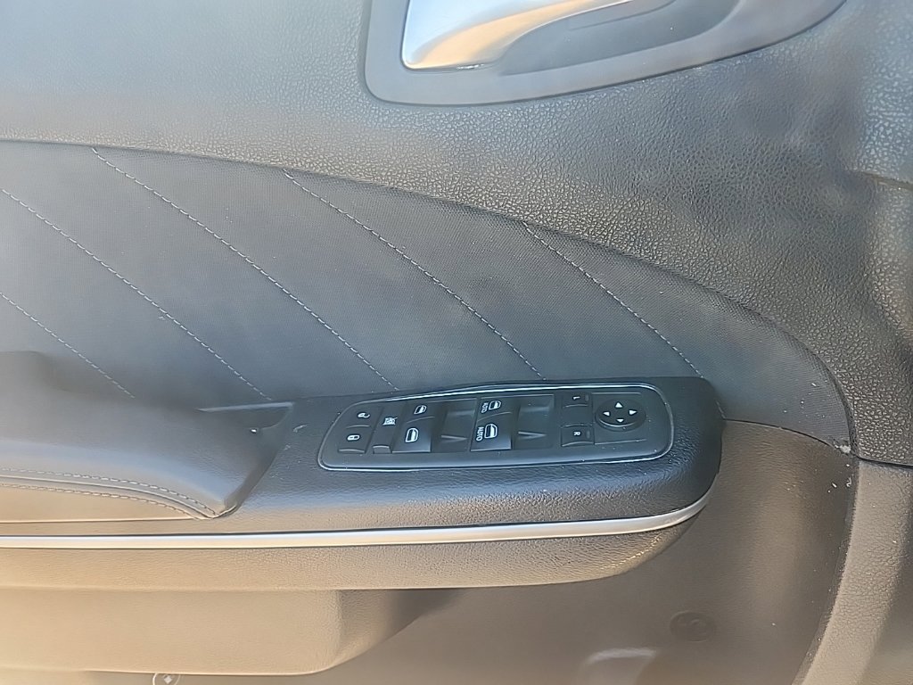 Used 2019 Dodge Charger SXT RWD image 25