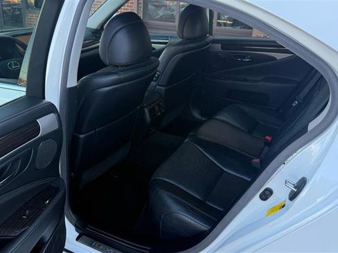 Used 2013 Lexus LS 460 w/ Comfort Pkg image 19